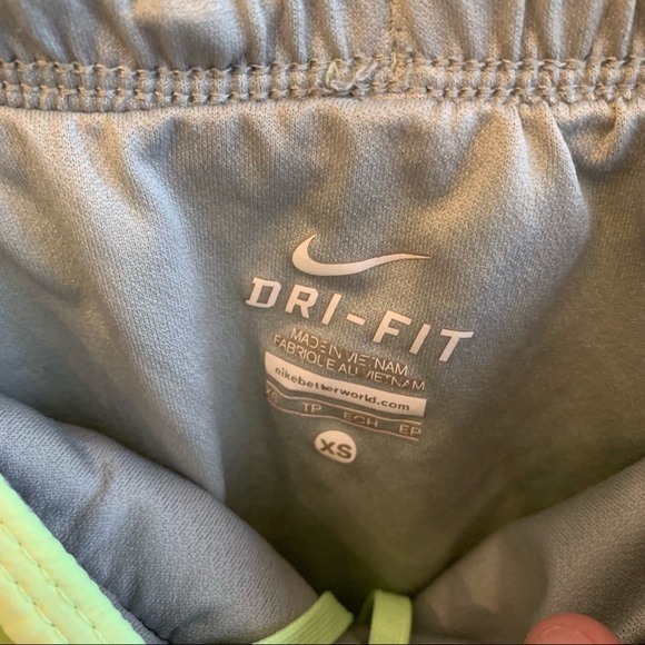 Nike running shorts - Picture 2 of 3